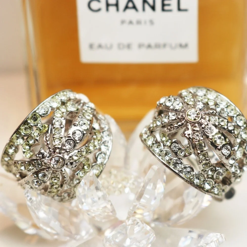 VINTAGE KENNETH JAY LANE CRYSTAL CLIP-ON EARRINGS - Picture 2 of 8